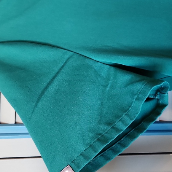 FIGS Green Scrub Top - Picture 4 of 13